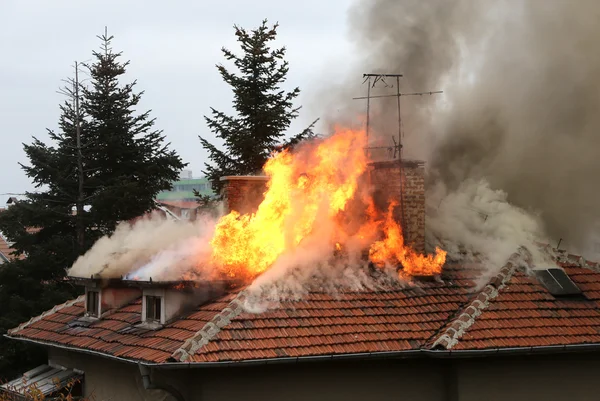 Burning house roof — Stock Photo, Image