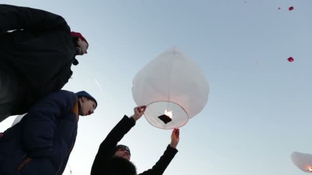 Libération familiale lanternes flottantes — Video