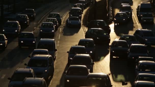 Traffic jam autók utcai sziluett — Stock videók