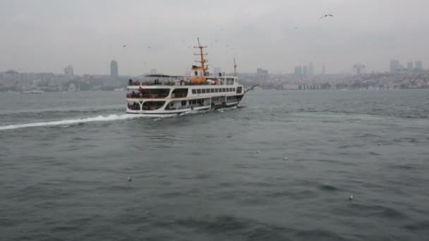 Bosphorus viaje en barco — Vídeo de stock