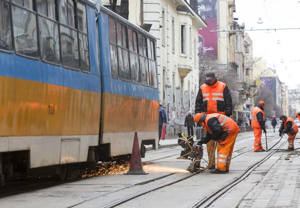 Tramvay yolu işçileri tamir onarım — Stok fotoğraf