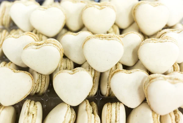 Witte hartvormige snoepjes — Stockfoto