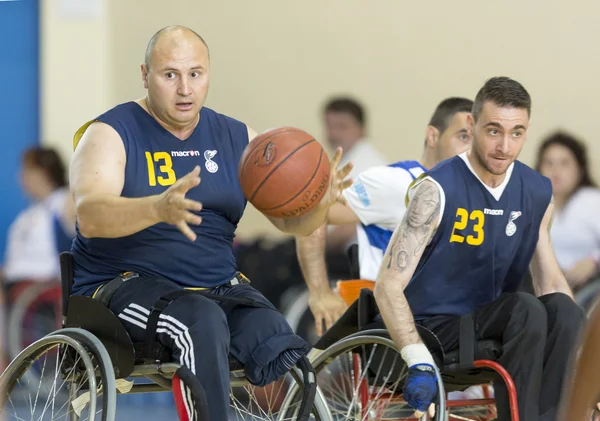 Baloncesto en sillas de ruedas para jugadores con discapacidad física — Foto de Stock