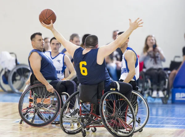 Baloncesto en sillas de ruedas para jugadores con discapacidad física — Foto de Stock