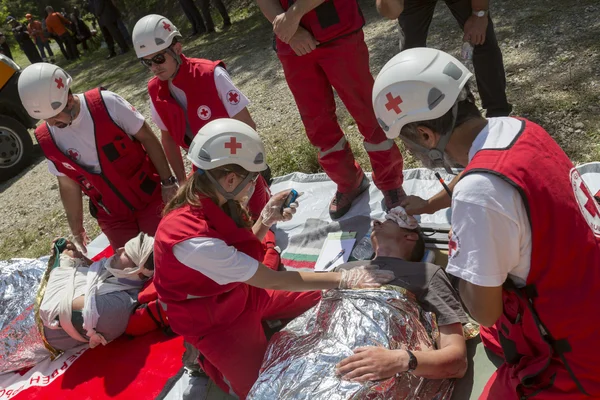 Volunteers Red Cross voluntery organization — Stock Photo, Image