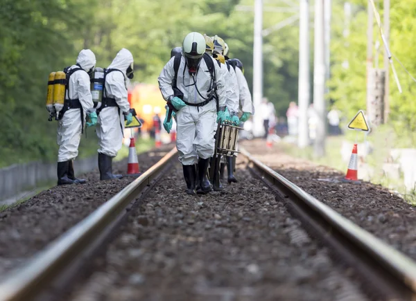 Giftige chemische stoffen en zuren noodgevallen team — Stockfoto