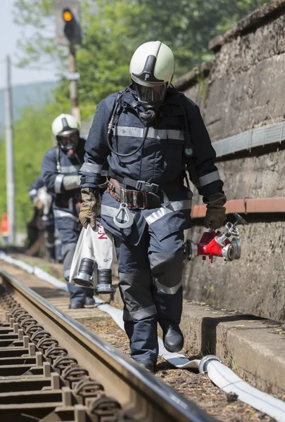 Brandweerlieden trein crash ongeval — Stockfoto