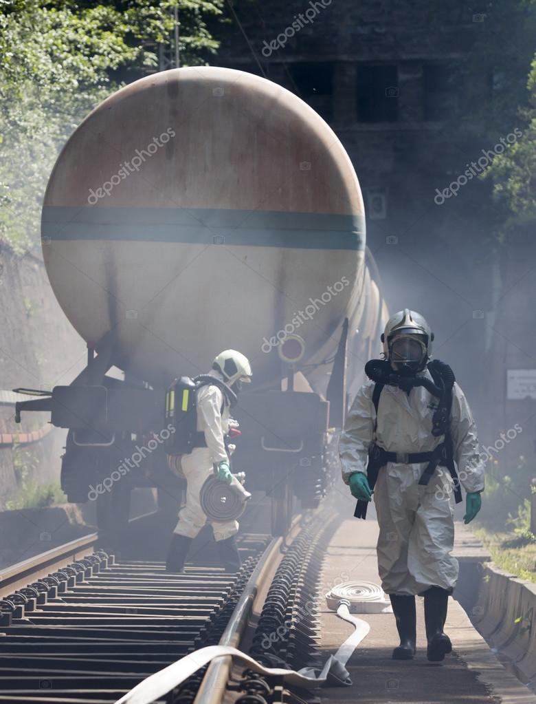 Químicos tóxicos ácidos bomberos tren de emergencia 2022