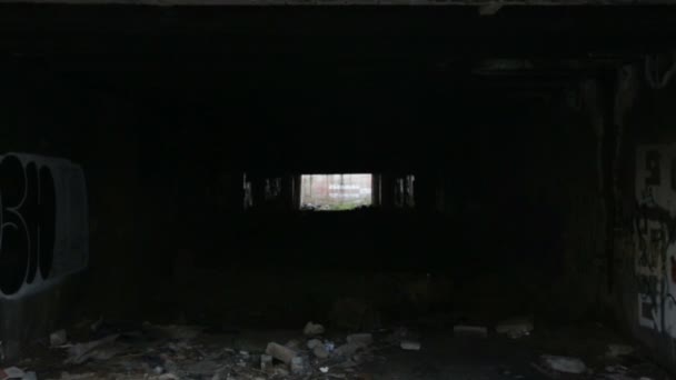 Passage souterrain abandonné — Video