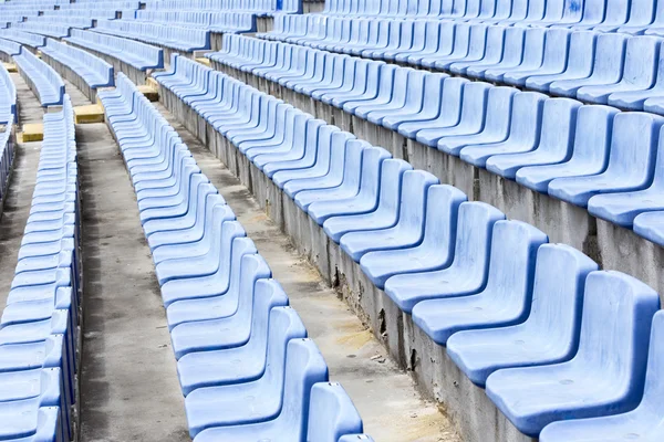 Asientos de estadio azul antiguo —  Fotos de Stock