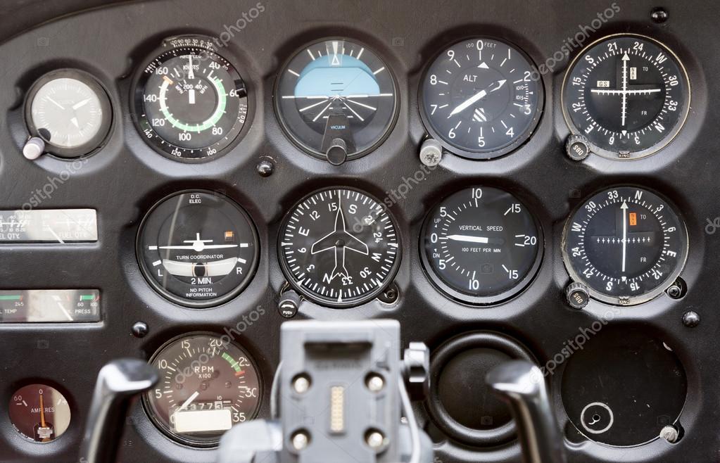 спидометры от самолета. указатель скорости вертолета. комбинированный указатель скорости кус-1200. прибор указатель топлива самолета. спидометр самолета.