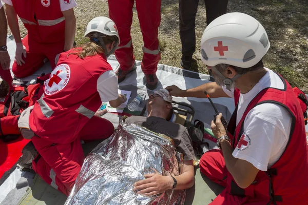 Volunteers Red Cross voluntery organization — Stock Photo, Image