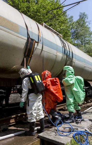 Toxic chemicals acids emergency team near tank — Stock Photo, Image