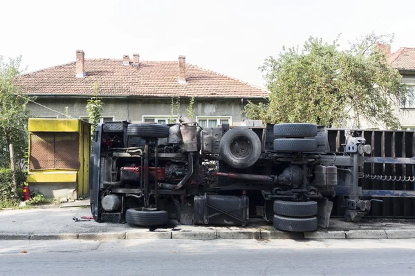 Overturned truck — Stock Photo, Image