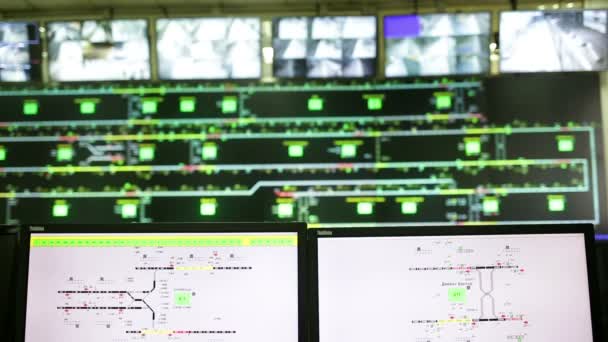 Monitores de control del metro. Cambio de enfoque — Vídeos de Stock