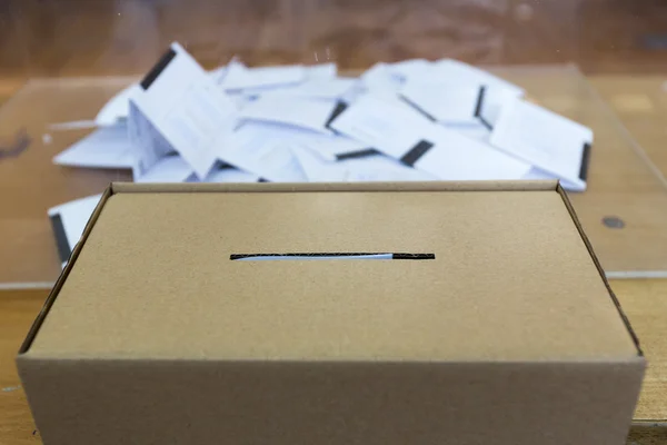 Caja de votación de papeletas — Foto de Stock