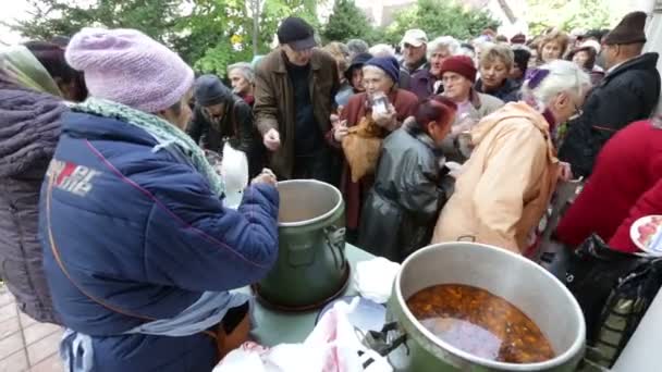 Еда для бедных — стоковое видео