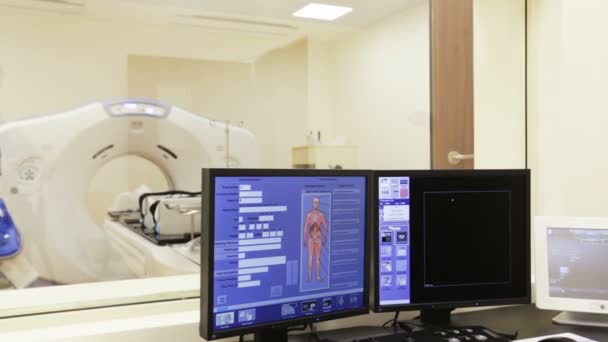 CT scanner scannen kamer. Uitzoomen. — Stockvideo