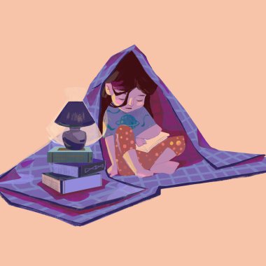  Pijama giymiş, yatmadan önce kitap okuyan, battaniyenin altına saklanan küçük tatlı bir kızın görüntüsü. Kitap küçük bir gece lambasıyla aydınlatılıyor.