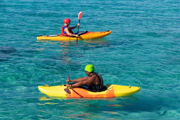 Caiaque Longo Das Margens Mar Mediterrâneo Ayia Napa Chipre — Fotografia de Stock