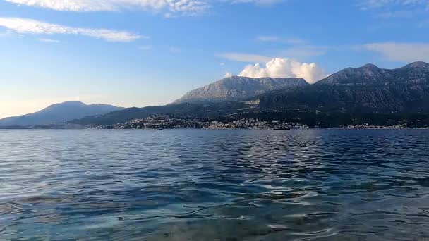 Naplemente Panorámája Kotori Öbölben Könnyű Szörf Azúrvíz Amely Mentén Egy — Stock videók