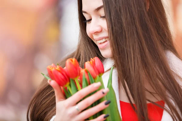 Attractive woman with tulips — Stok fotoğraf
