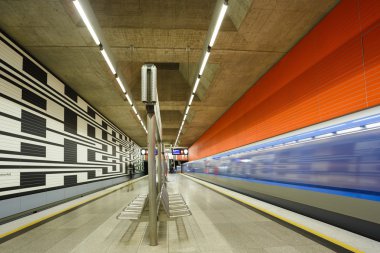 Oberwiesenfeld Metro İstasyonu'na Münih