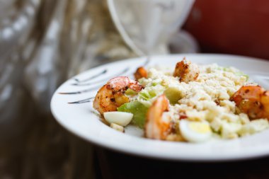 Deniz ürünleri salatası