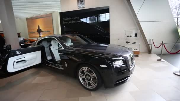 Black Rolls Royce on the exibition — Stock Video