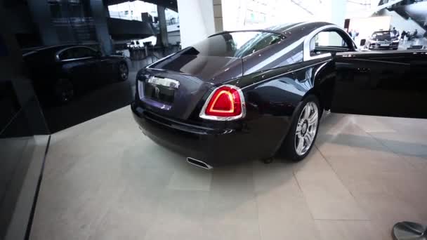 Black Rolls Royce on the exibition — Stock Video