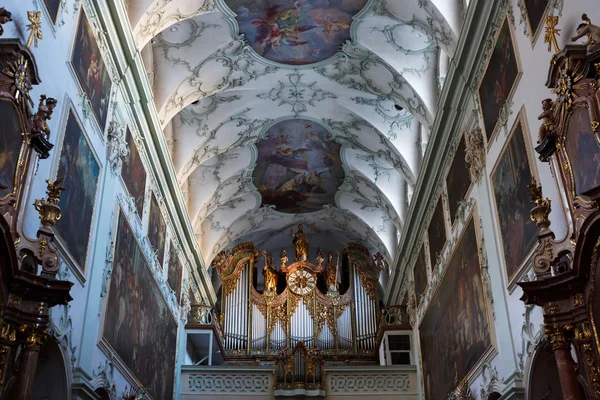 Interno della chiesa cattedrale di Salisburgo — Foto Stock