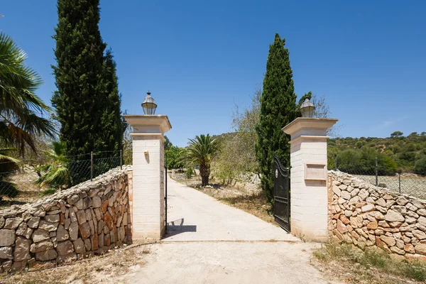De poort naar de villa — Stockfoto