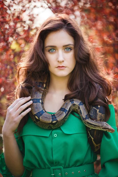 Attracrive girl with snake — Stock Photo, Image