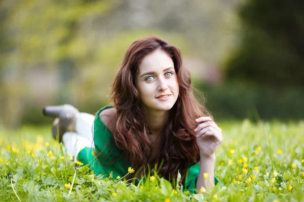 Glückliches Teenager-Mädchen — Stockfoto