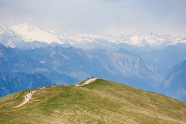 tepe üzerinde turist