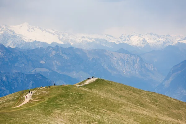 tepe üzerinde turist
