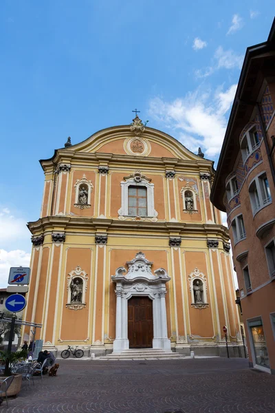 Igreja de Santa Maria na cidade de Riva del Garda — Fotografia de Stock