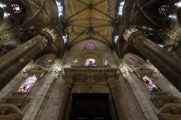 Interiér katedrály Duomo, Milan — Stock fotografie