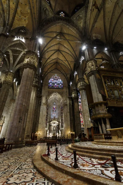 Interiér katedrály Duomo, Milan — Stock fotografie