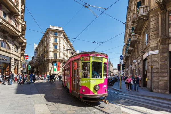 Milan bir sokakta tramvay — Stok fotoğraf