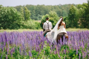 Yeni evliler sahaya sürme