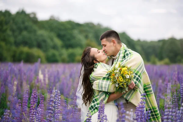 Happy wedding couple in lupin — Stock Photo, Image