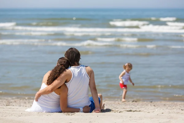 Vacaciones en familia junto al mar —  Fotos de Stock