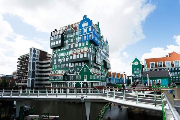 Edificio del hotel Inntel en Zaandam, Países Bajos — Foto de Stock