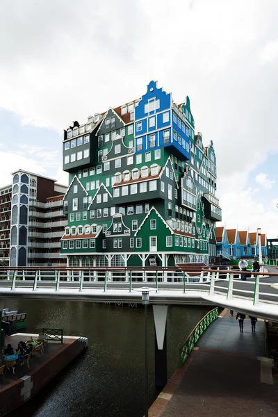 Edificio del hotel Inntel en Zaandam, Países Bajos — Foto de Stock