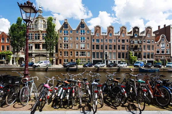 Aparcamiento de bicicletas en Amsterdam — Foto de Stock