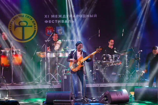 Richard Bona sul palco — Foto Stock