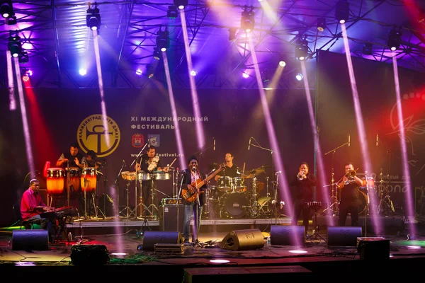 Richard Bona in het werkgebied — Stockfoto