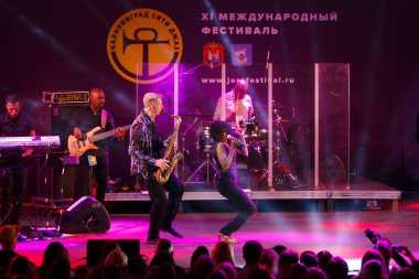 Sahne Alanı'ndaki Heather Small