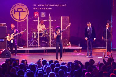 Sahne Alanı'ndaki Heather Small